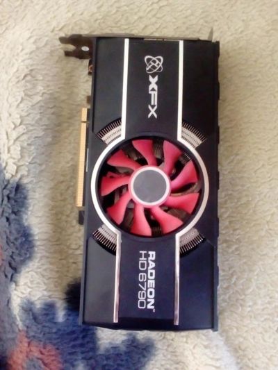 Лот: 11124166. Фото: 1. Видеокарта Radeon HD 6790. Видеокарты