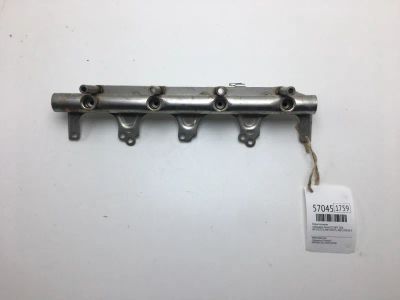 Лот: 20398525. Фото: 1. Рейка топливная Volkswagen Passat... Топливная система