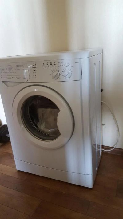 Лот: 8011140. Фото: 1. Indesit WISL 102. Стиральные машины