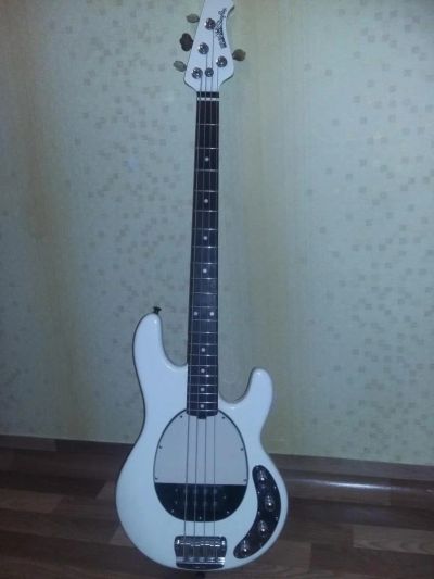 Лот: 8918961. Фото: 1. Бас-гитара Music man Stingray. Гитары