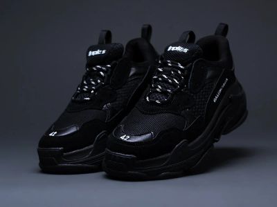 Лот: 11293612. Фото: 1. Кроссовки Balenciaga Triple S... Кеды, кроссовки, слипоны