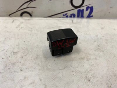 Лот: 21710767. Фото: 1. заглушка кнопки Mazda Demio DW3W. Двигатель и элементы двигателя