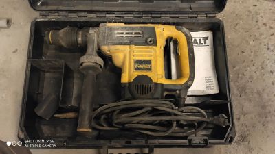 Лот: 15922371. Фото: 1. Большой перфоратор Dewalt. Электроинструмент