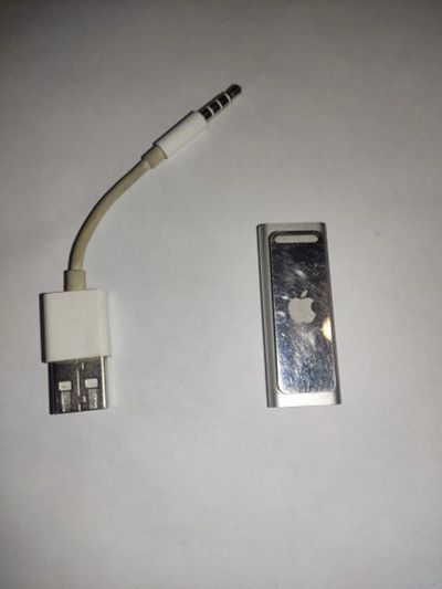 Лот: 25354603. Фото: 1. iPod Shuffle Stainless Steel. Дата-кабели, переходники