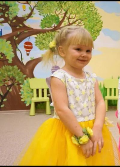 Лот: 14298997. Фото: 1. Платье детское жёлтое на 4-5 лет. Платья, сарафаны