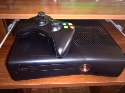 Лот: 5986046. Фото: 1. Xbox360 slim, 250GB,18 игр на... Игровые приставки, консоли