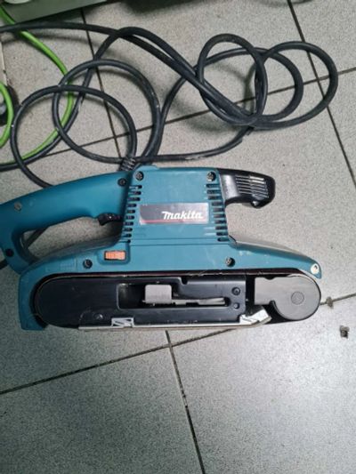 Лот: 23455692. Фото: 1. Ленточная шлифмашина Makita 9404. Электроинструмент