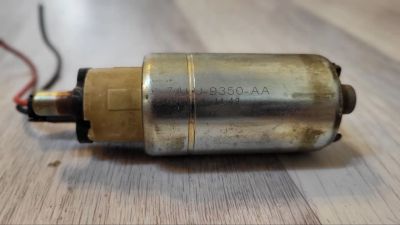 Лот: 25273848. Фото: 1. Топливный насос Mazda/Ford 7ALU9350AA... Топливная система