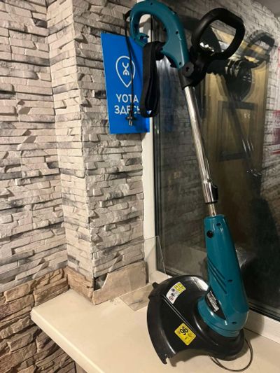 Лот: 21245147. Фото: 1. Электротример Makita UR3000, 450... Электроинструмент