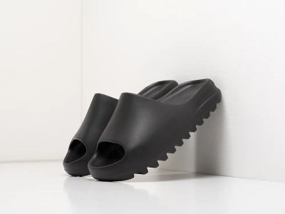 Лот: 16930687. Фото: 1. Сланцы Adidas Yeezy slide. Шлепанцы, сланцы