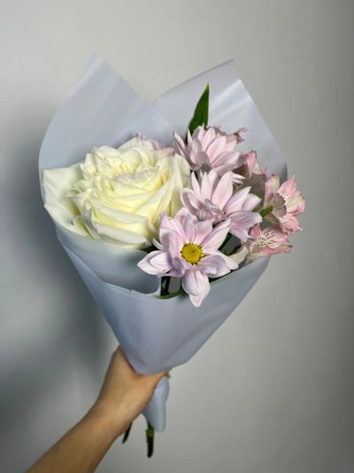 Лот: 23706730. Фото: 1. 1. Букет-комплимент быстрые торги. Свежие цветы
