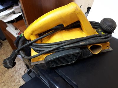 Лот: 11274076. Фото: 1. Рубанок DeWALT DW680. Электроинструмент