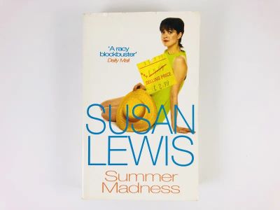 Лот: 23278098. Фото: 1. Summer Madness (Летнее безумие... Другое (литература, книги)