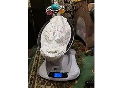 Лот: 18357904. Фото: 1. Качеля - шезлонг 4moms MamaRoo... Ходунки, прыгунки, качели