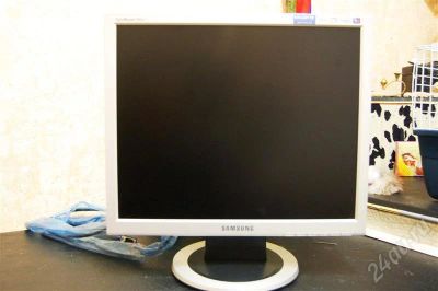 Лот: 227589. Фото: 1. Монитор ЖК (квадратный, 19). ЖК-мониторы