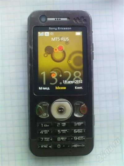 Лот: 1747947. Фото: 1. Тонкий моноблок Sony Ericsson... Кнопочные мобильные телефоны