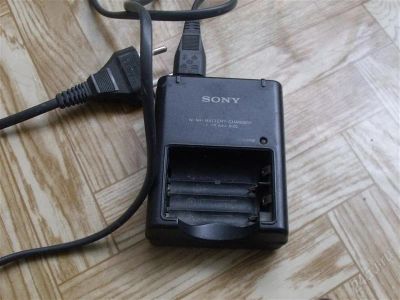 Лот: 2881144. Фото: 1. зарядное устройства SONY. Зарядные устройства, блоки питания для бытовой техники