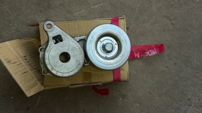 Лот: 8652556. Фото: 1. Натяжитель приводного ремня Mitsubishi... Двигатель и элементы двигателя
