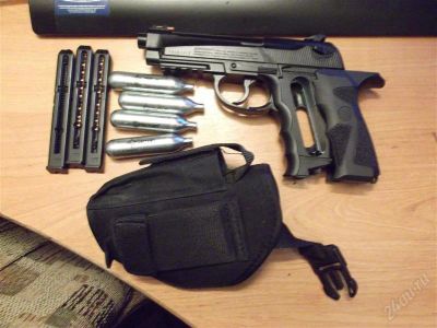 Лот: 2251088. Фото: 1. Crosman C31 + 3 обоймы + кобура... Пневматическое оружие