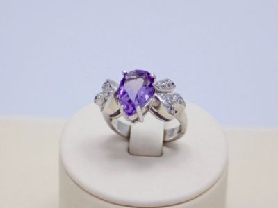 Лот: 14611197. Фото: 1. СЕРЕБРЯНОЕ КОЛЬЦО С АМЕТИСТОМ... Кольца, перстни