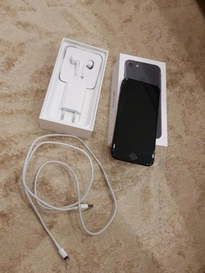 Лот: 10903155. Фото: 1. iphone 7 32gb черный. Смартфоны