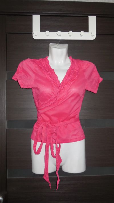Лот: 19811384. Фото: 1. Блуза с коротким рукавом 42-44... Блузы, рубашки