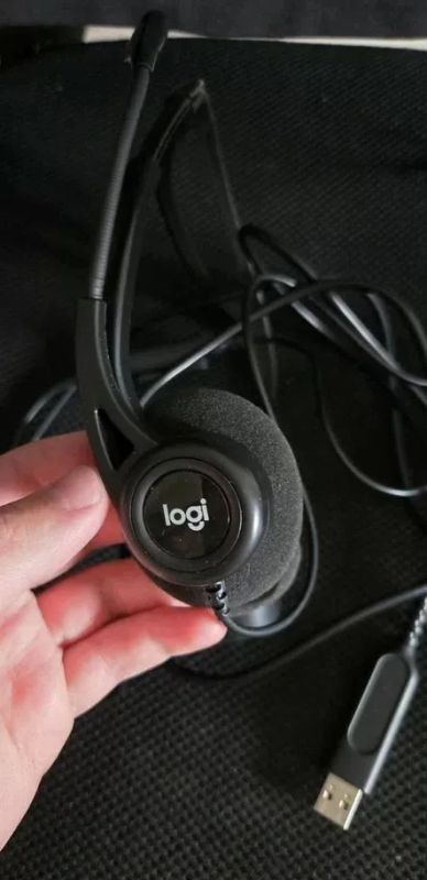 Лот: 25793473. Фото: 1. Гарнитура (наушники) Logitech. Наушники, гарнитуры