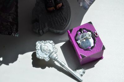 Лот: 9837320. Фото: 1. Raven Queen из серии "День наследия... Куклы и аксессуары