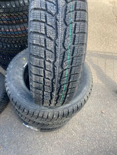 Лот: 24338828. Фото: 1. Зимняя резина 185/65 R-15 "TOYO... Шины