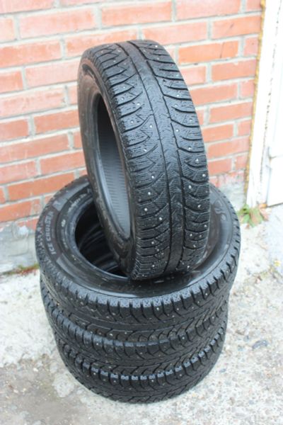 Лот: 25789150. Фото: 1. Шины зимние Bridgestone Ice Cruiser... Шины