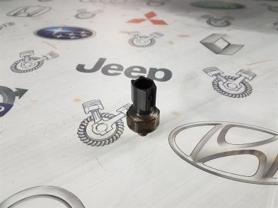 Лот: 23592164. Фото: 1. Датчик давления масла АКПП Mazda... Электрооборудование