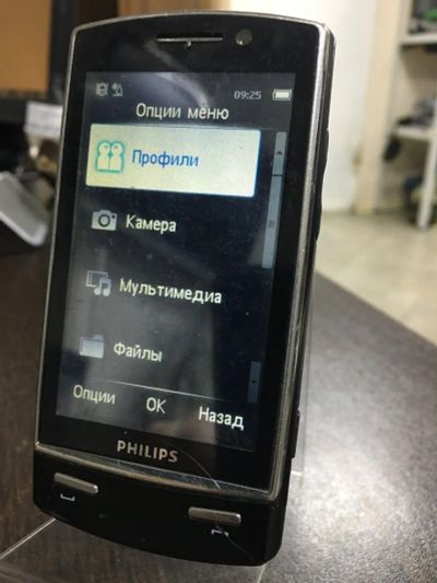 Лот: 12746146. Фото: 1. Сотовый телефон Philips Xenium... Кнопочные мобильные телефоны