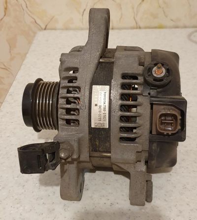 Лот: 17122979. Фото: 1. Продам Б/У генератор Fielder ZRE... Электрооборудование