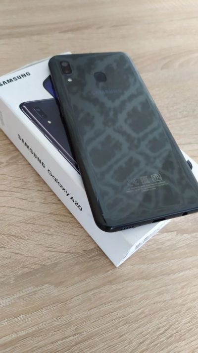 Лот: 16292543. Фото: 1. 6.4" Смартфон Samsung Galaxy A20... Смартфоны