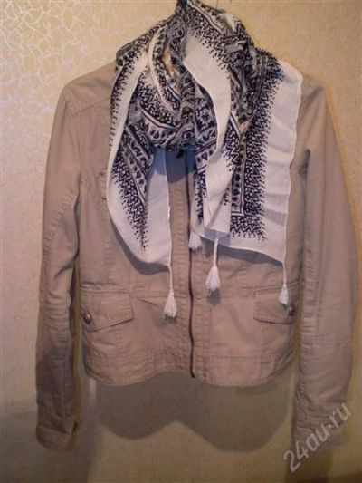Лот: 1335366. Фото: 1. Ветровка Bershka с шарфиком. Верхняя одежда