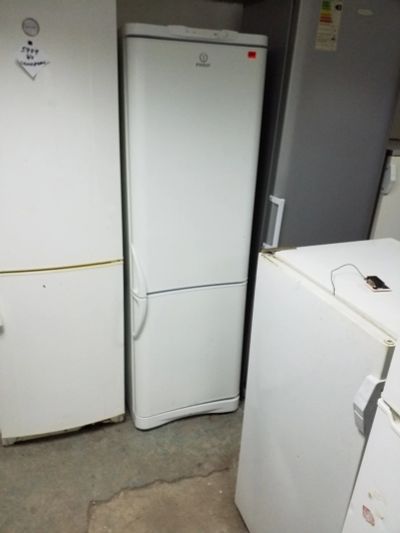 Лот: 12683389. Фото: 1. Б у холодильник indesit (склад... Холодильники, морозильные камеры