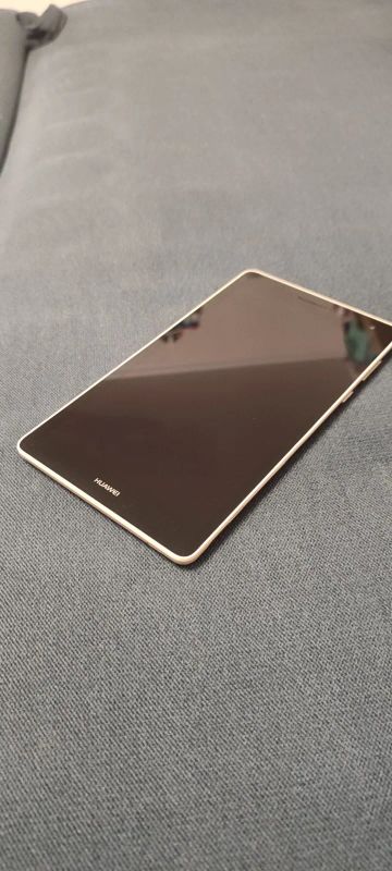 Лот: 23340624. Фото: 1. Планшет Huawei. Планшеты