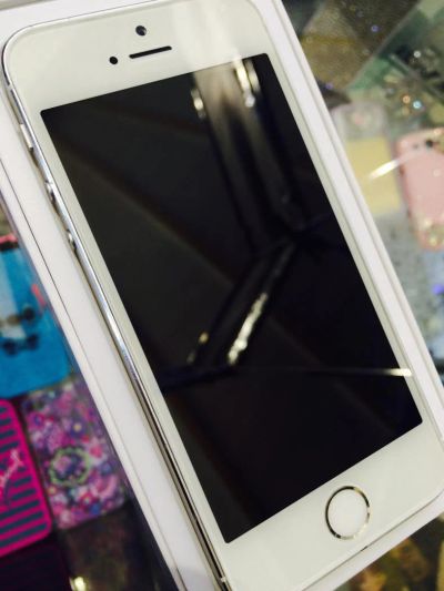 Лот: 5265095. Фото: 1. apple iPhone 5s white 16gb. Смартфоны