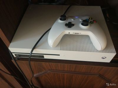 Лот: 13907523. Фото: 1. XBox One S. Консоли