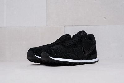 Лот: 11618180. Фото: 1. Кроссовки Nike Internationalist. Кеды, кроссовки, слипоны