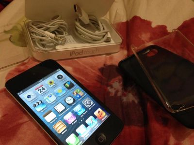Лот: 3764012. Фото: 1. Apple iPod Touch 4 32Gb. Плееры