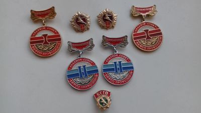 Лот: 19856871. Фото: 1. Коллекция Советских значков города... Сувенирные