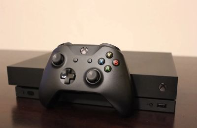 Лот: 20109436. Фото: 1. Игровая приставка xbox one x 1tb. Консоли