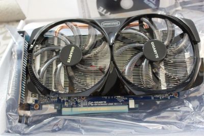 Лот: 12646630. Фото: 1. 2 видеокарты Windforce! R9 270... Видеокарты