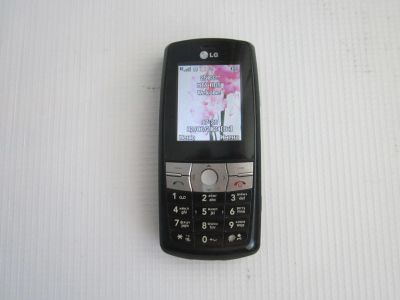 Лот: 25436225. Фото: 1. Мобильный телефон LG KG200. Кнопочные мобильные телефоны