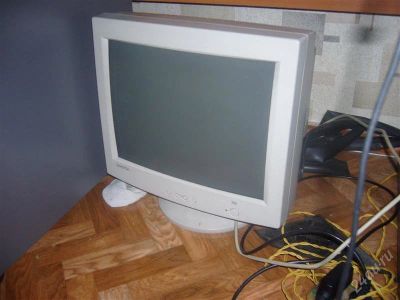 Лот: 950042. Фото: 1. Монитор Samtron 76e. ЭЛТ-мониторы