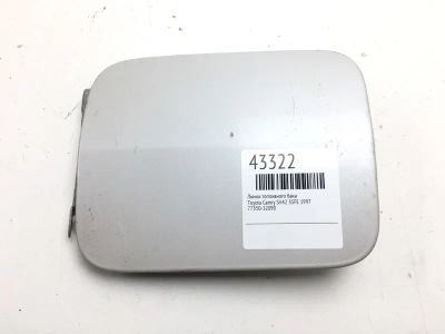 Лот: 20390994. Фото: 1. Лючок топливного бака Toyota Camry... Топливная система