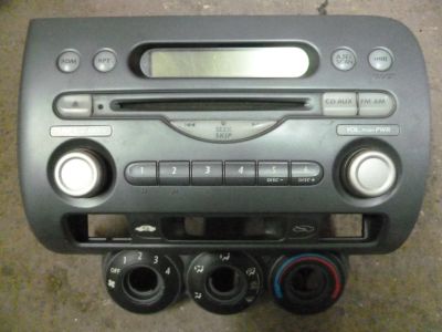 Лот: 6977232. Фото: 1. Honda Fit GD1 CD deck 39100-SAA-0032... Салон