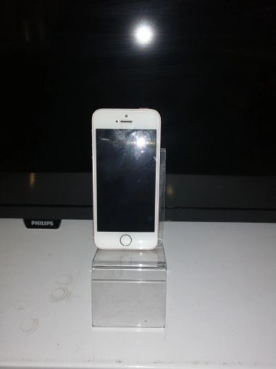 Лот: 14792200. Фото: 1. Iphone se 32Gb (2308-04). Смартфоны