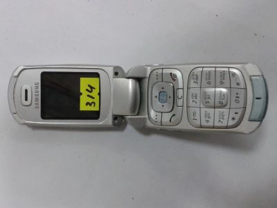Лот: 6243547. Фото: 1. Сотовый телефон Samsung E530... Кнопочные мобильные телефоны